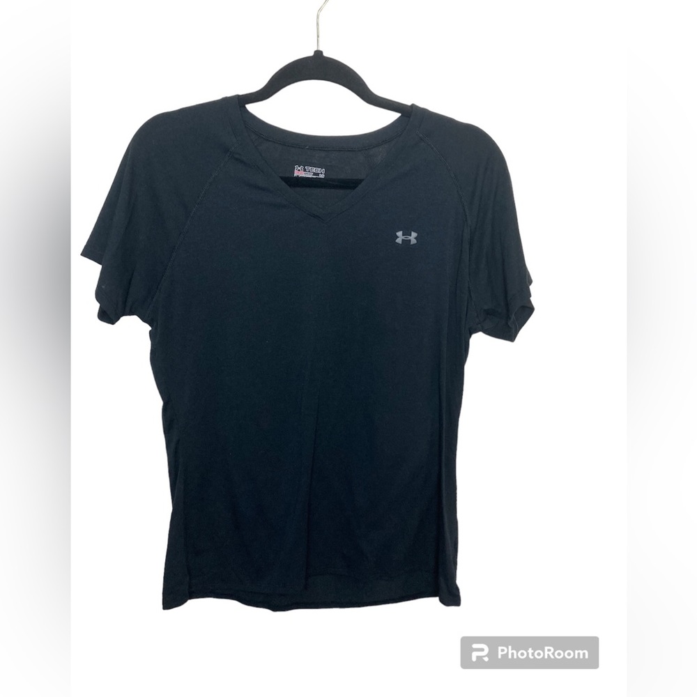 Under Armour Wounded Warrior black v neck short sleeve tee. Large